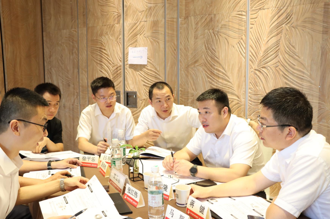 2021年6月25日-26日，w66旗舰厅二建组织开展了2021年中高层主管执行力培训。本次培训特邀清华、北大、上海交大总裁班讲师，中国企业家协会特聘高级讲师许晋老师进行授课。